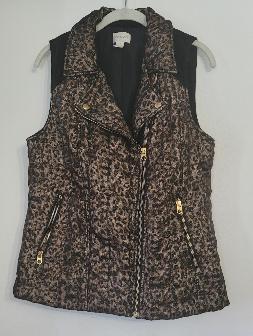 Chico's Vest Velveteen Leopard Print Puffer Metallic Sparkle Size 1 Animal Gold